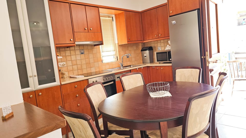 Classic Apartment, Pool View | Private kitchen