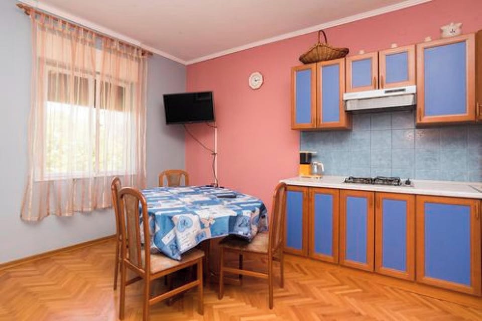 Apartment, 1 Bedroom, Balcony | Dining room