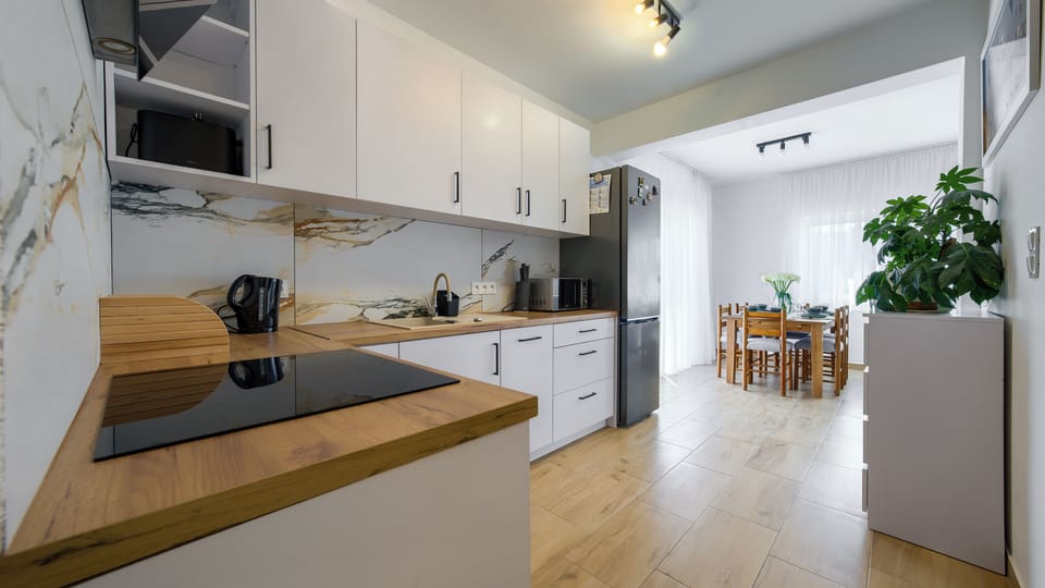 House (2) | Private kitchen | Fridge, stovetop, electric kettle, cookware/dishes/utensils