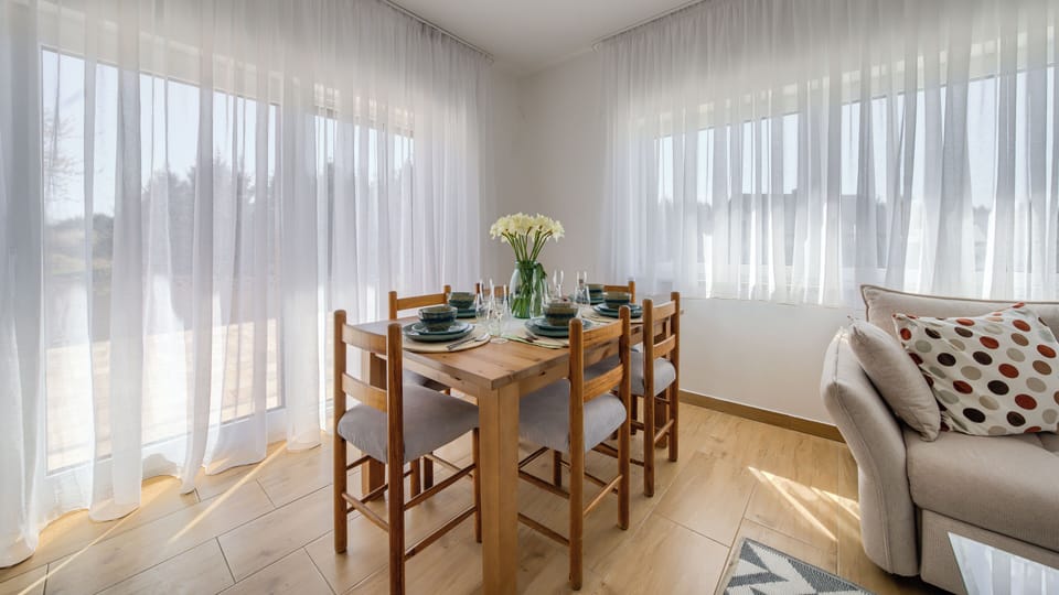 House (2) | In-room dining