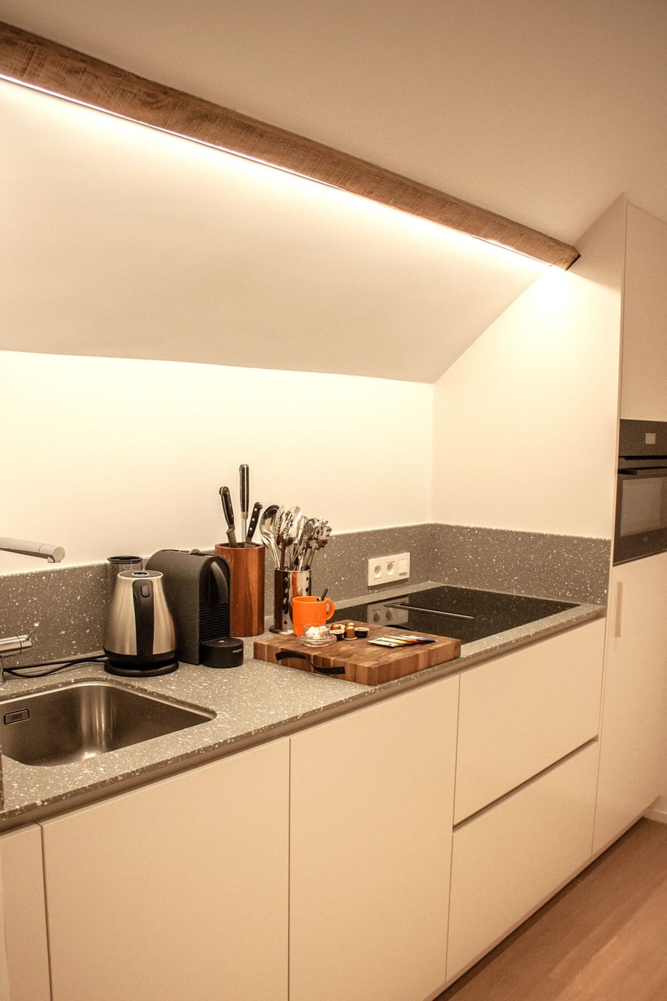 Premium Studio, Courtyard View | Private kitchen