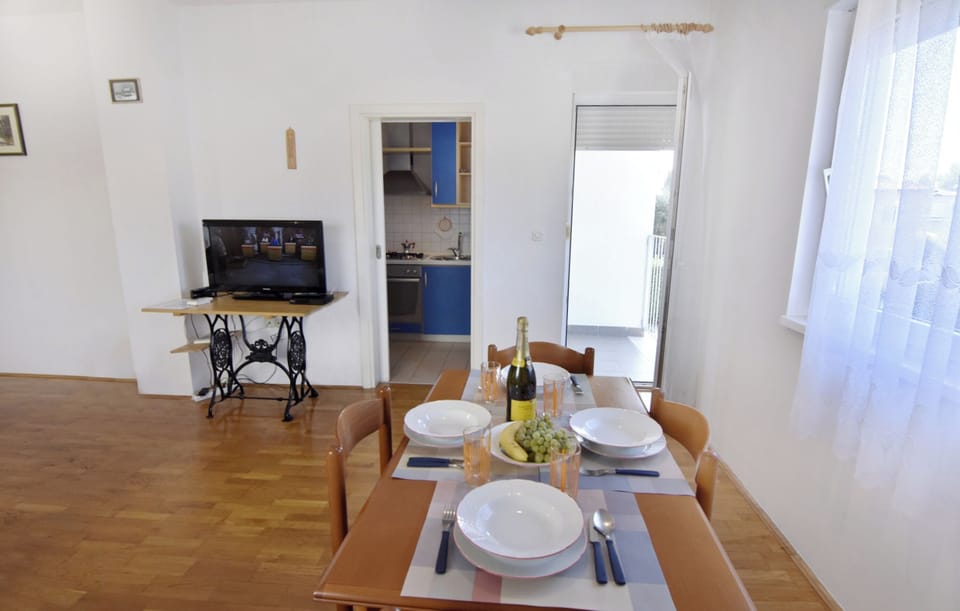 Apartment, 1 Bedroom, Balcony | Living room