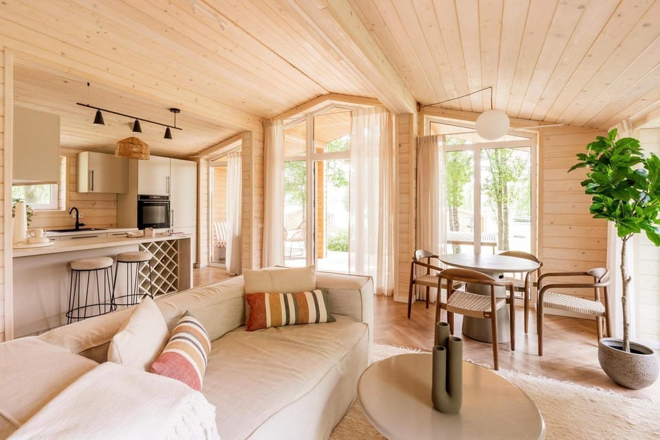 Spacious living room