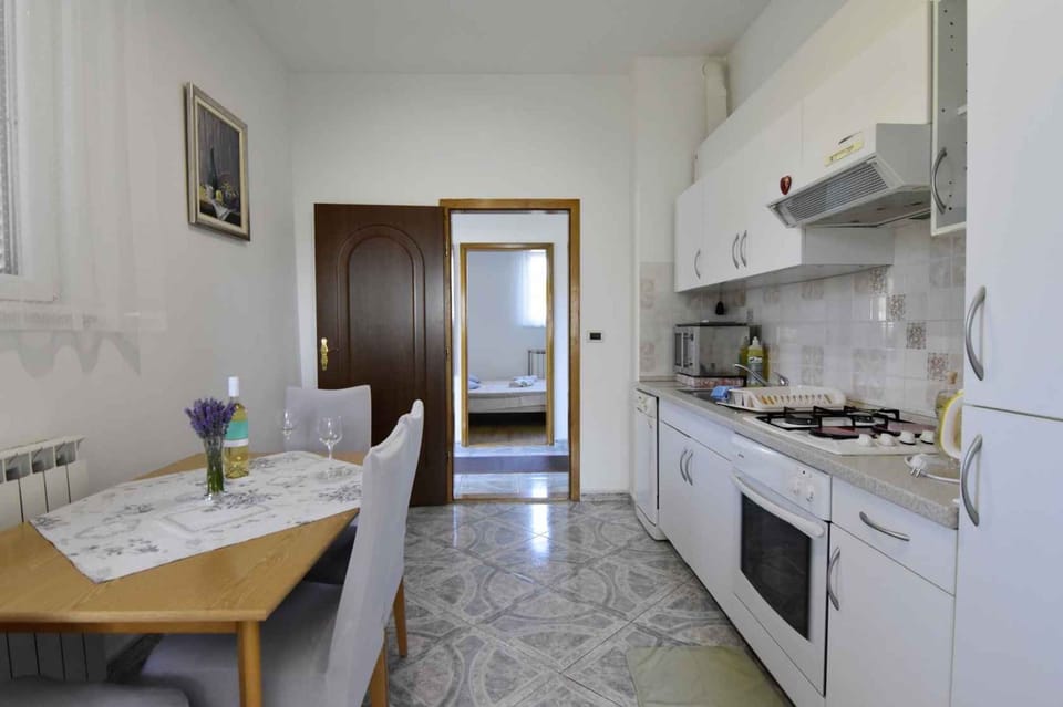 Apartment, 2 Bedrooms, Terrace, Garden View | Interior