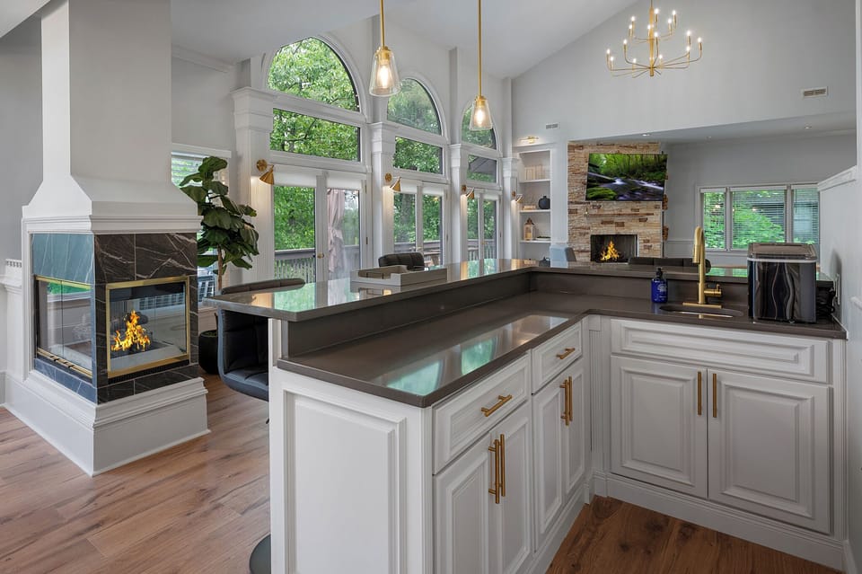 Modern Marble - Entry Level Kitchen with Breakfast Bar