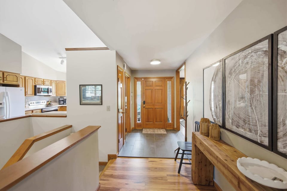 House, Multiple Beds, Pool Access, Pool View (Loveland Luxury Getaway) | Interior