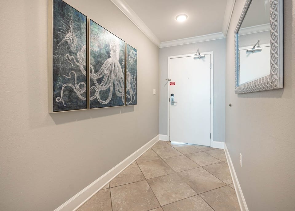 Condo, 3 Bedrooms | Interior