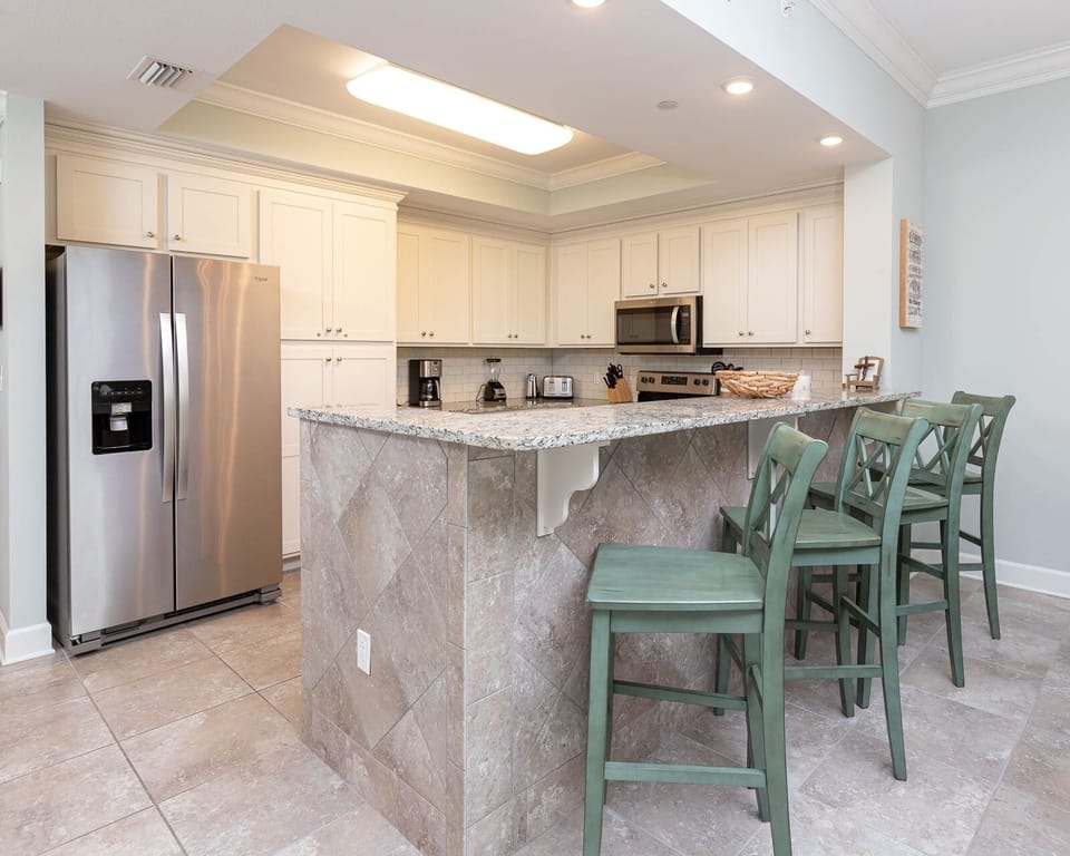 Condo, 3 Bedrooms | Private kitchen | Coffee/tea maker, fridge, oven
