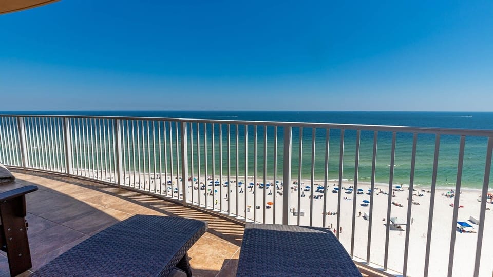 Condo, 3 Bedrooms | Property grounds