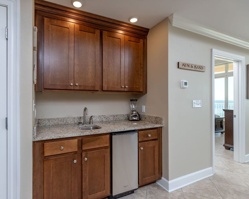 Condo, 3 Bedrooms | Interior