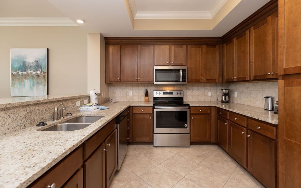 Condo, 3 Bedrooms | Private kitchen | Coffee/tea maker, fridge, oven