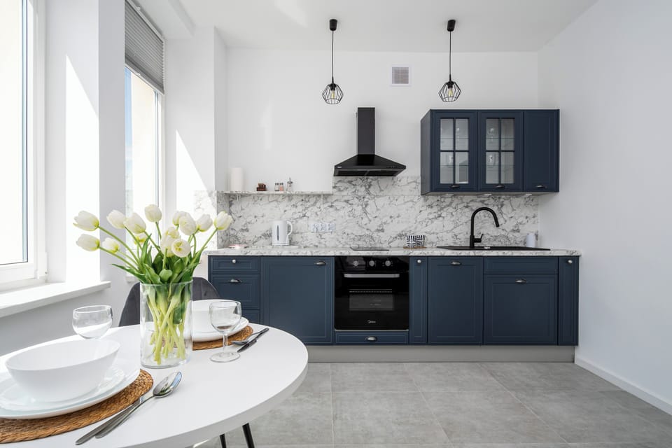 Apartment (11) | Private kitchen | Fridge, stovetop, electric kettle, cookware/dishes/utensils