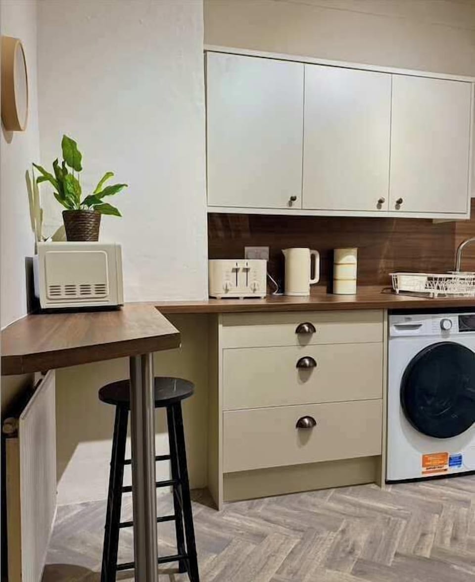 Lovely freshly decorated kitchen with washing machine