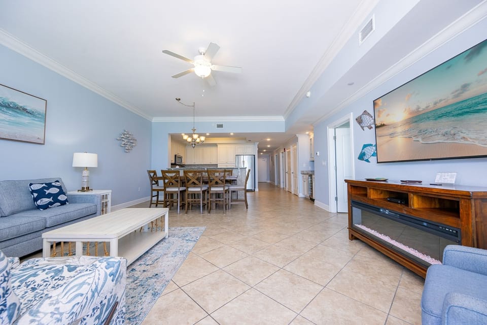 Condo, 3 Bedrooms | Living area