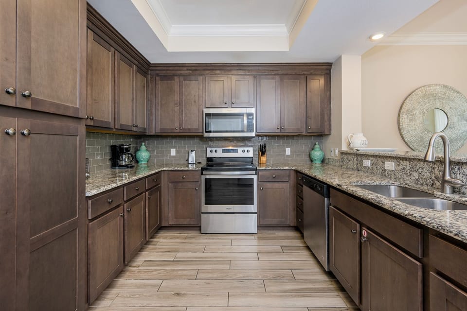 Condo, 3 Bedrooms | Private kitchen | Coffee/tea maker, fridge, oven