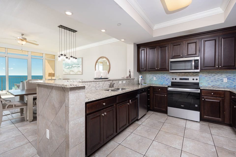 Condo, 3 Bedrooms | Private kitchen | Coffee/tea maker, fridge, oven
