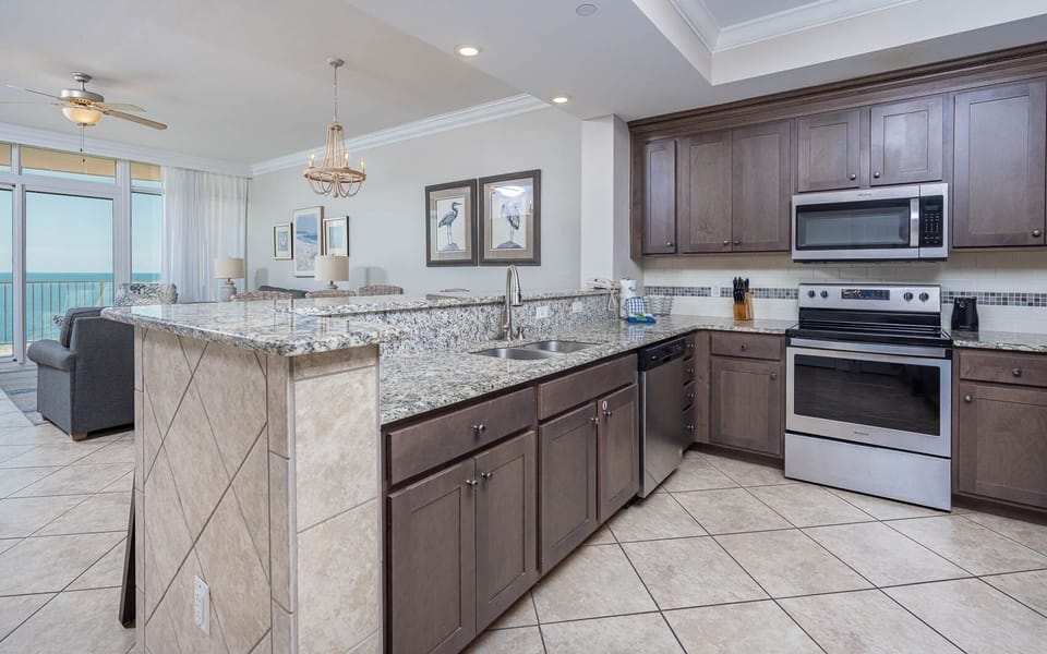 Condo, 3 Bedrooms | Private kitchen | Coffee/tea maker, fridge, oven