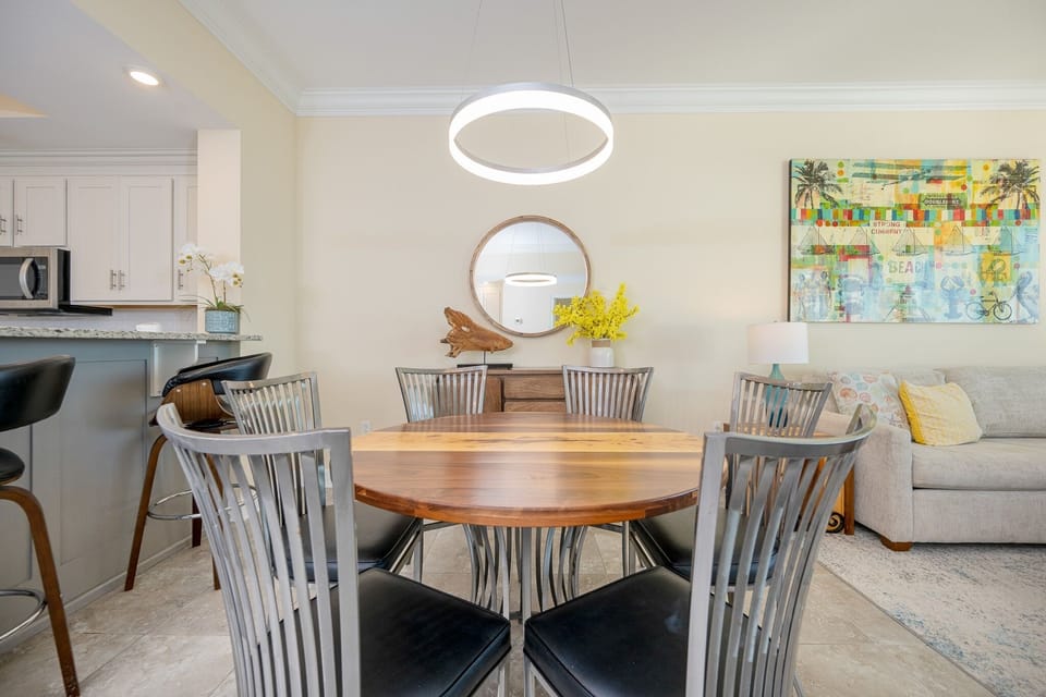 Condo, 3 Bedrooms | Dining