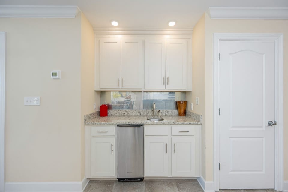 Condo, 3 Bedrooms | Interior