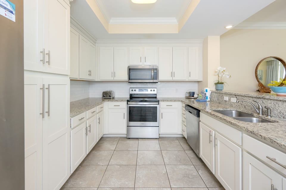 Condo, 3 Bedrooms | Private kitchen | Coffee/tea maker, fridge, oven