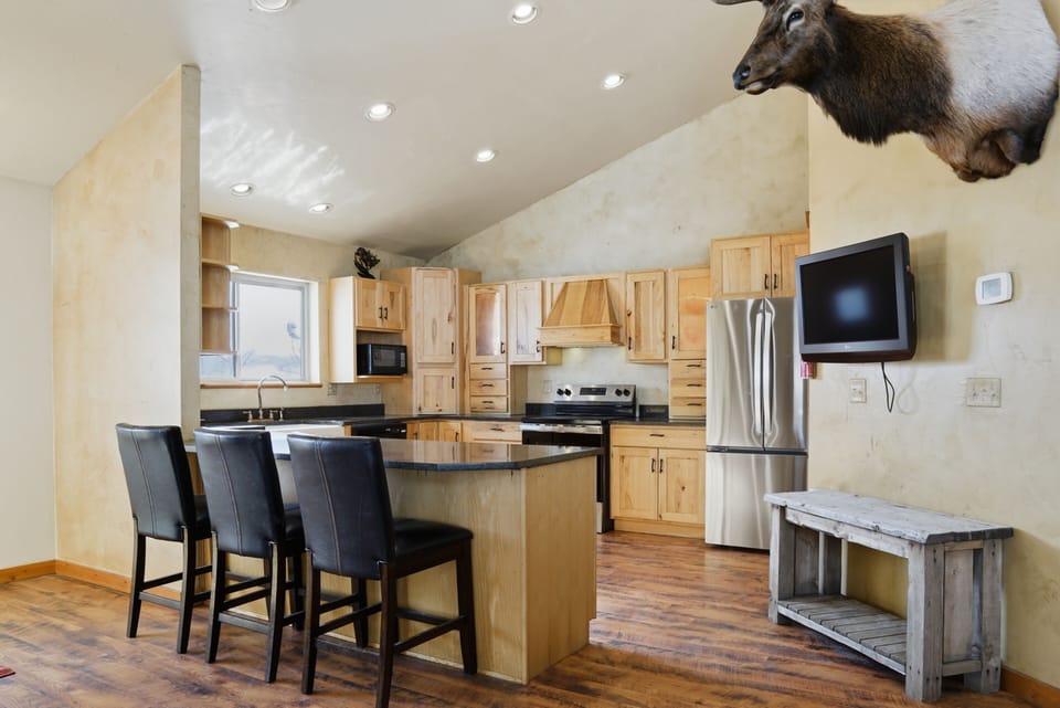 House, 3 Bedrooms | Private kitchen | Coffee/tea maker, fridge, oven, toaster