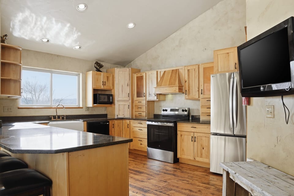 House, 3 Bedrooms | Private kitchen | Coffee/tea maker, fridge, oven, toaster
