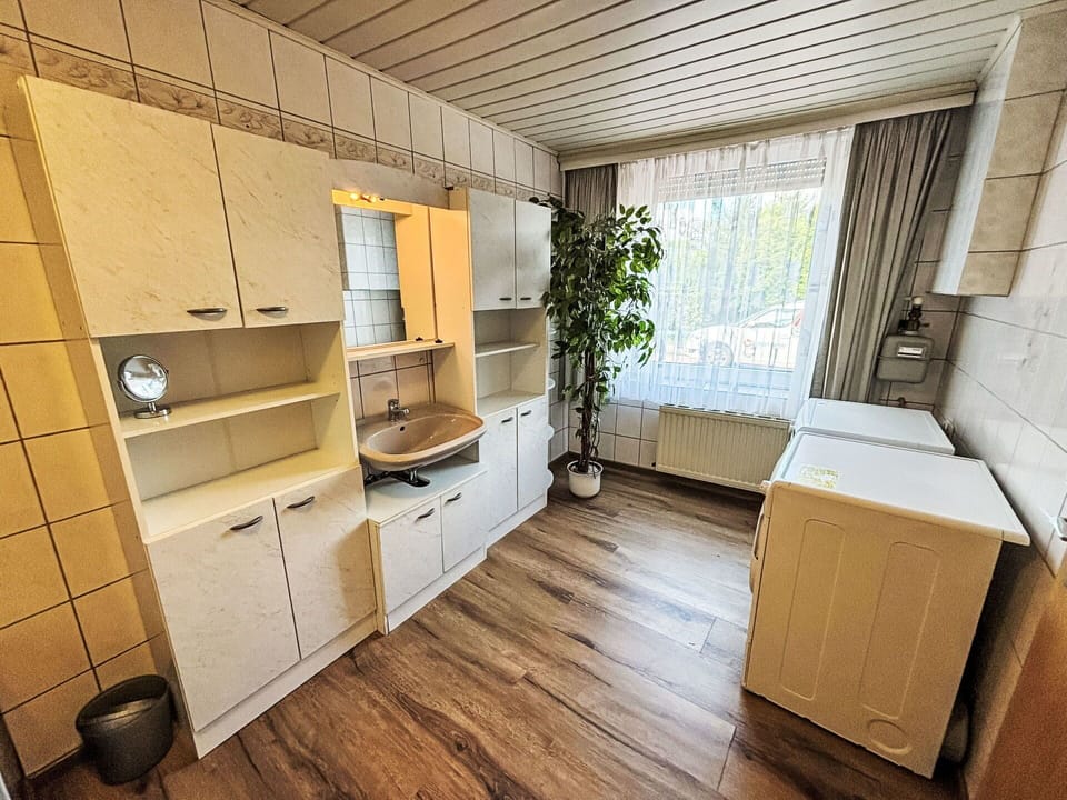 Flooring, Wood, Furniture, Floor, Cabinetry, Interior Design, Countertop, Cupboard, Kitchen, Wood Flooring
