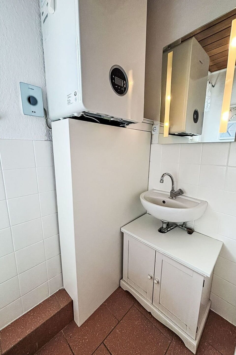 Plumbing Fixture, Flooring, Floor, Bathroom Sink, Sink, Plumbing, Interior Design, Tap, Room, Bathroom