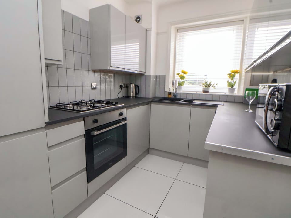 Dishwasher, cookware/dishes/utensils