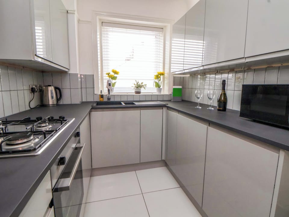 Dishwasher, cookware/dishes/utensils