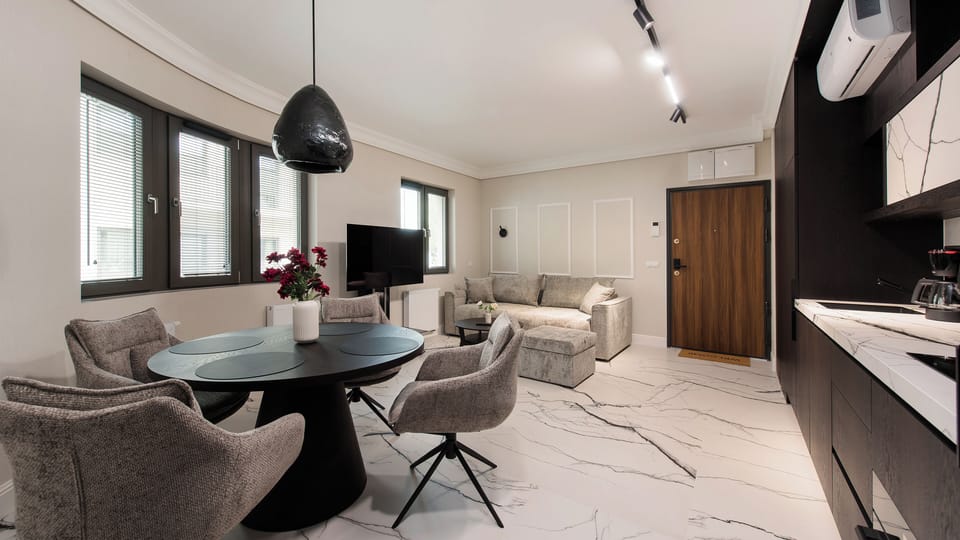 Apartment | Living area | Flat-screen TV