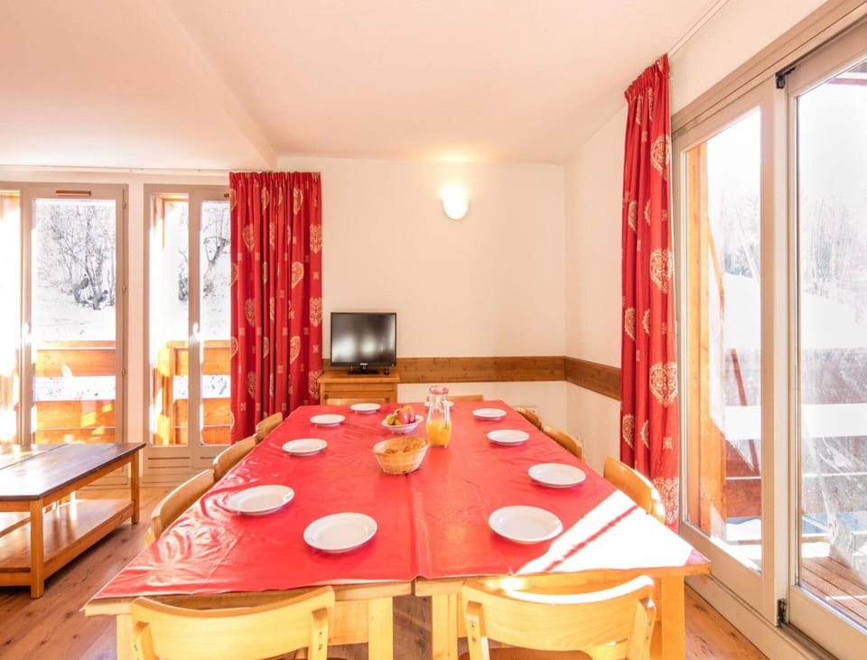 Apartment | Dining