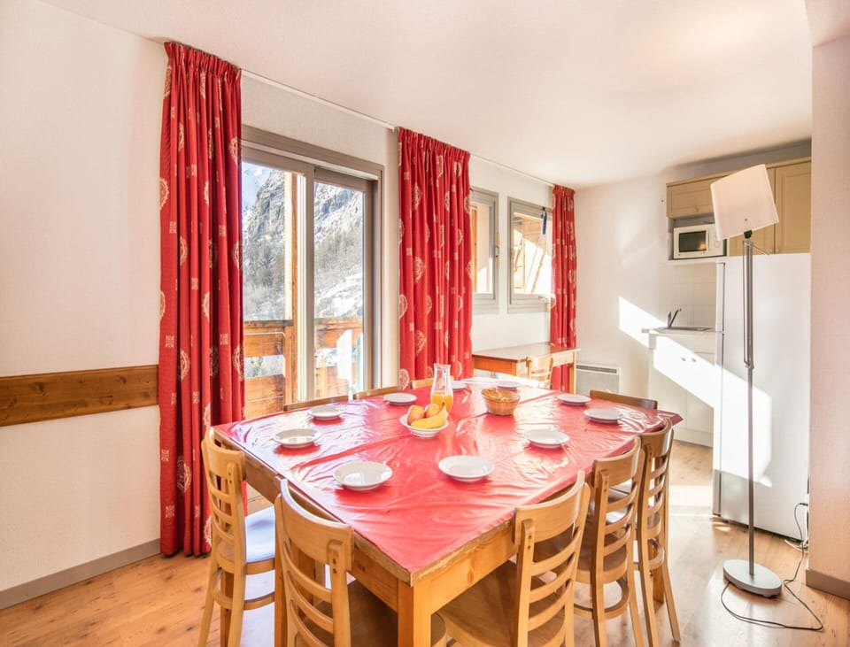 Apartment | Dining