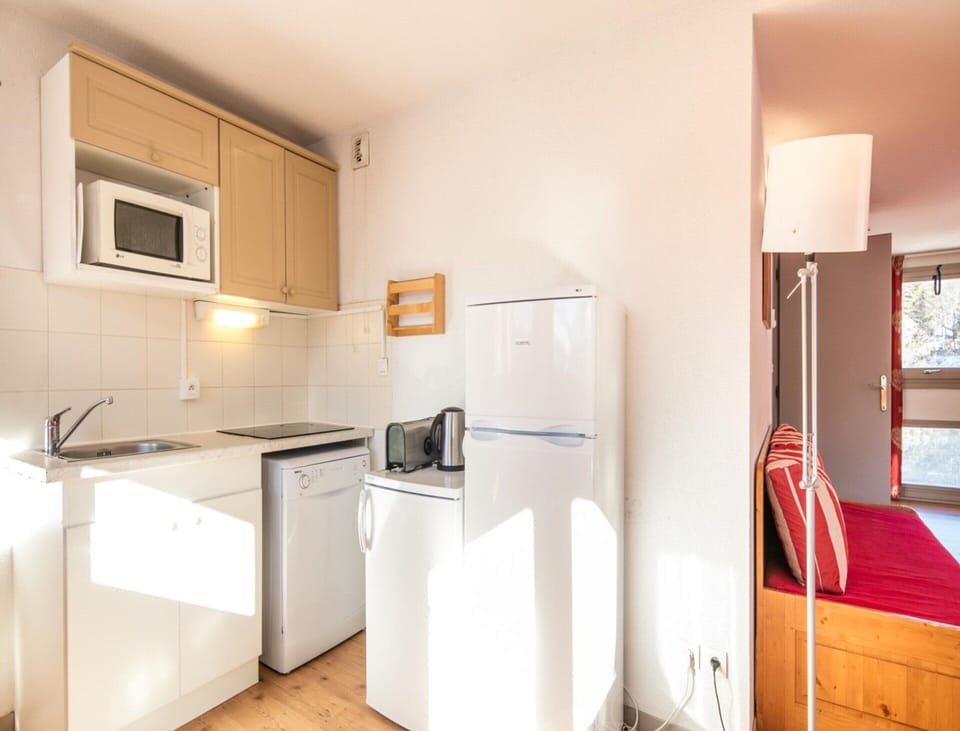 Apartment | Private kitchen | Cleaning supplies
