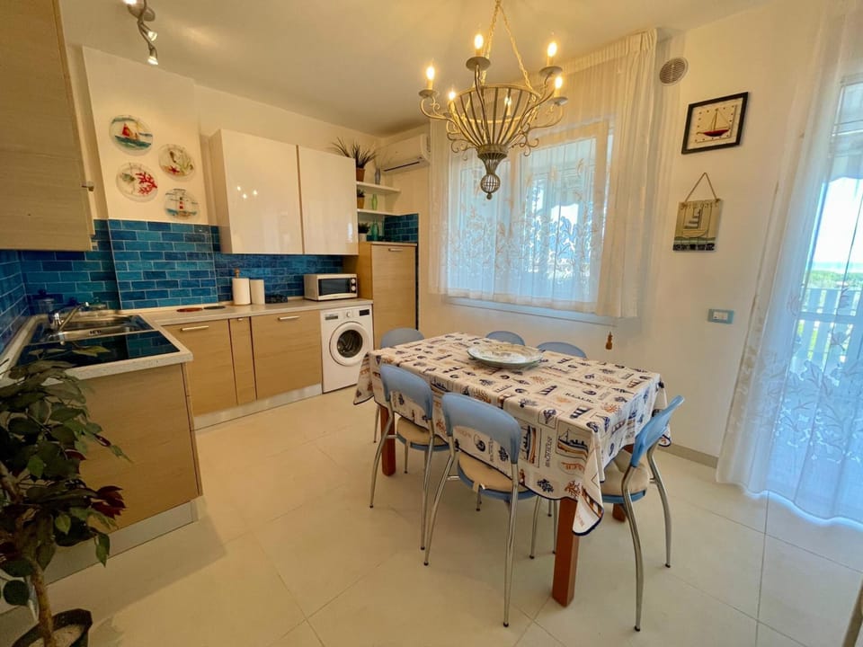 Apartment, 3 Bedrooms, Terrace, City View | Dining