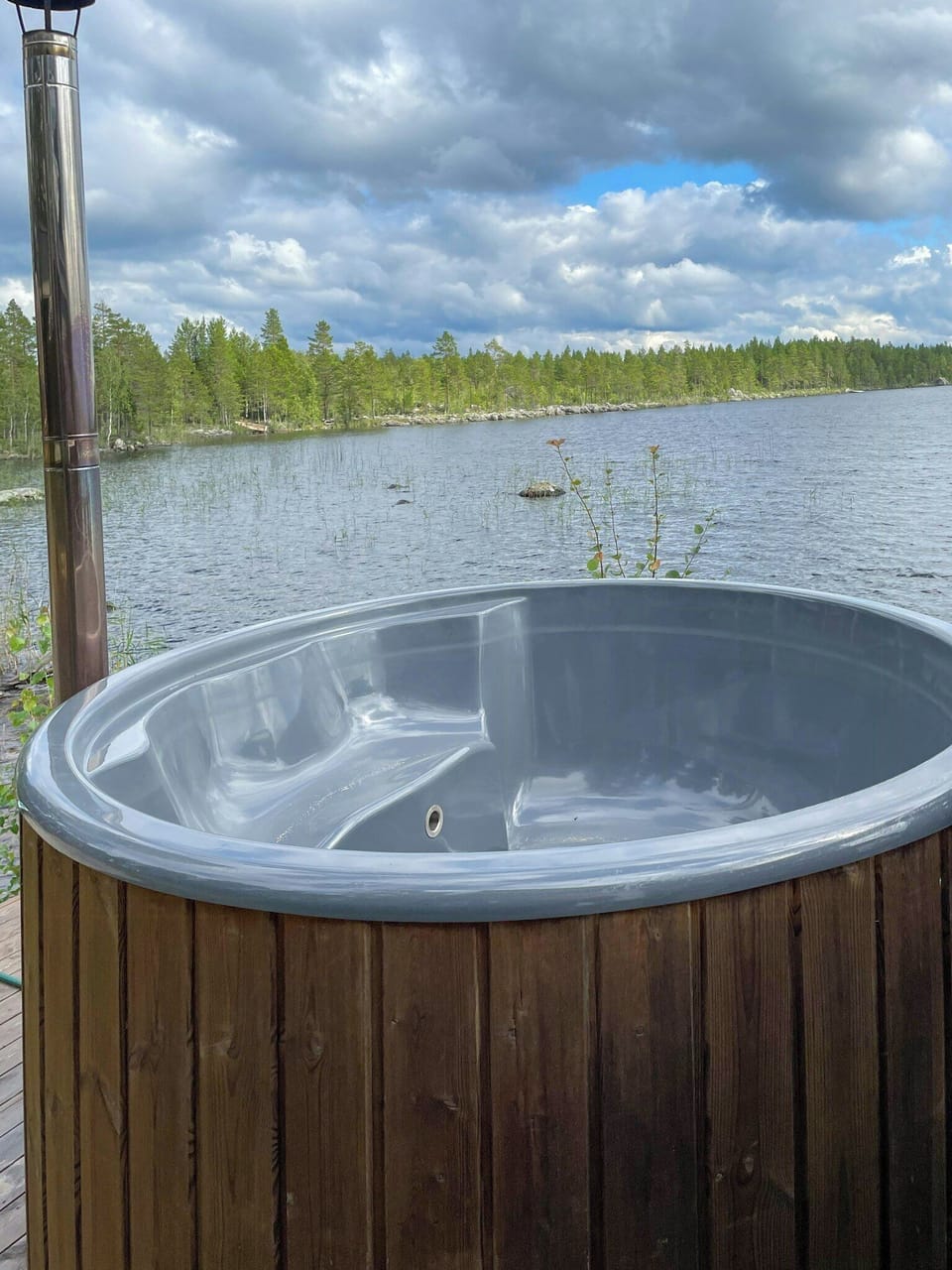 Outdoor spa tub