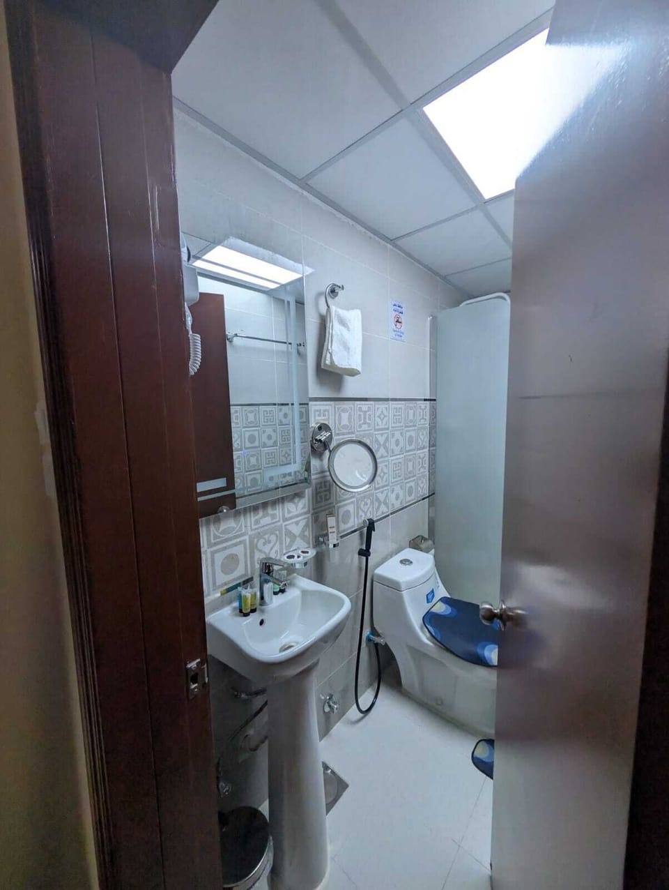 Family Quadruple Room | Bathroom | Shower, free toiletries, hair dryer, towels