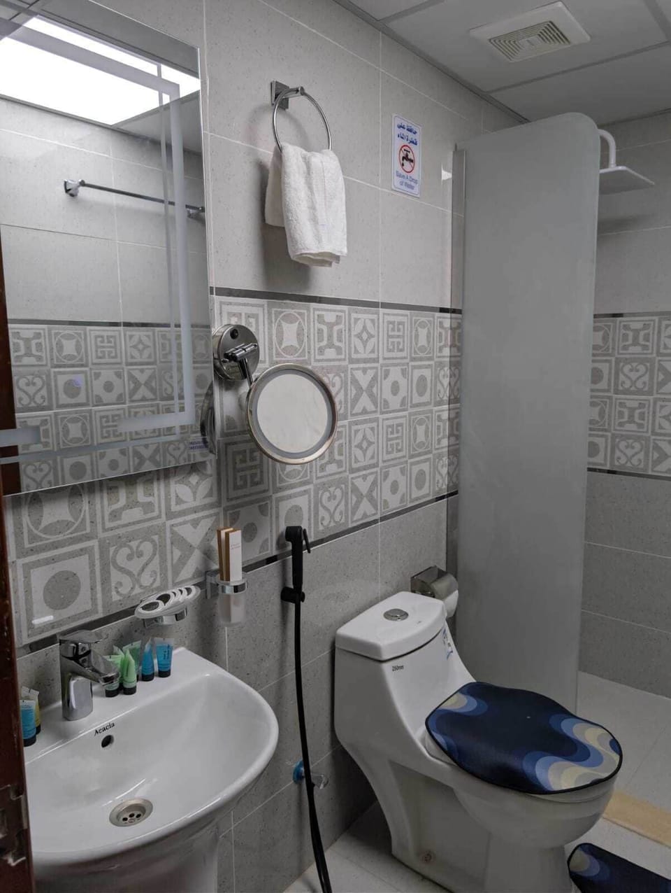 Family Quadruple Room | Bathroom | Shower, free toiletries, hair dryer, towels