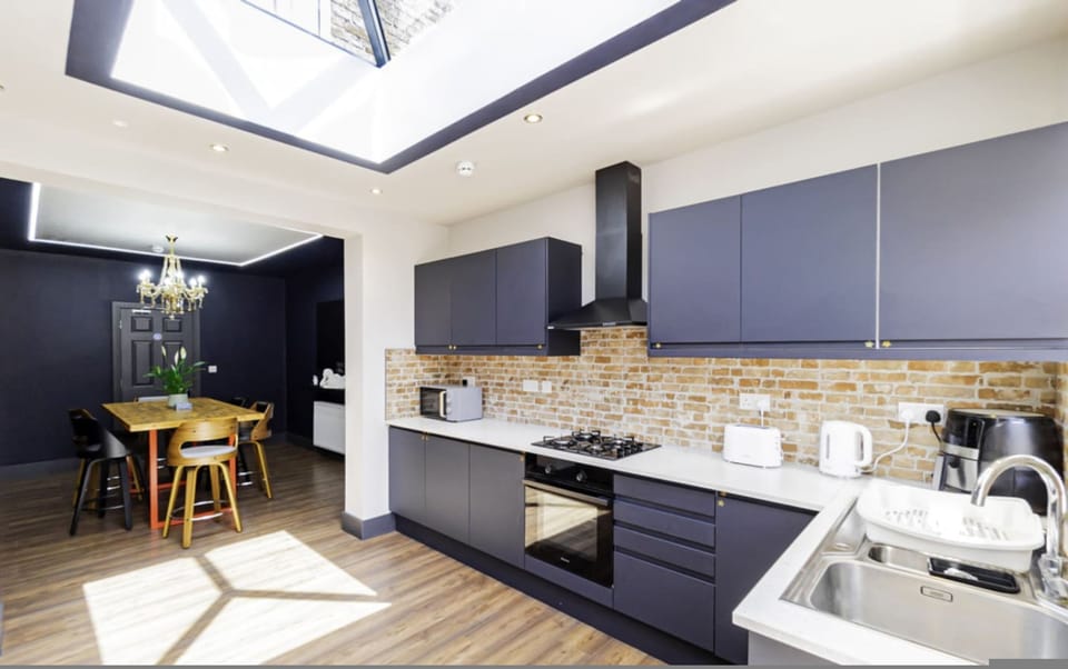 House | 6 bedrooms