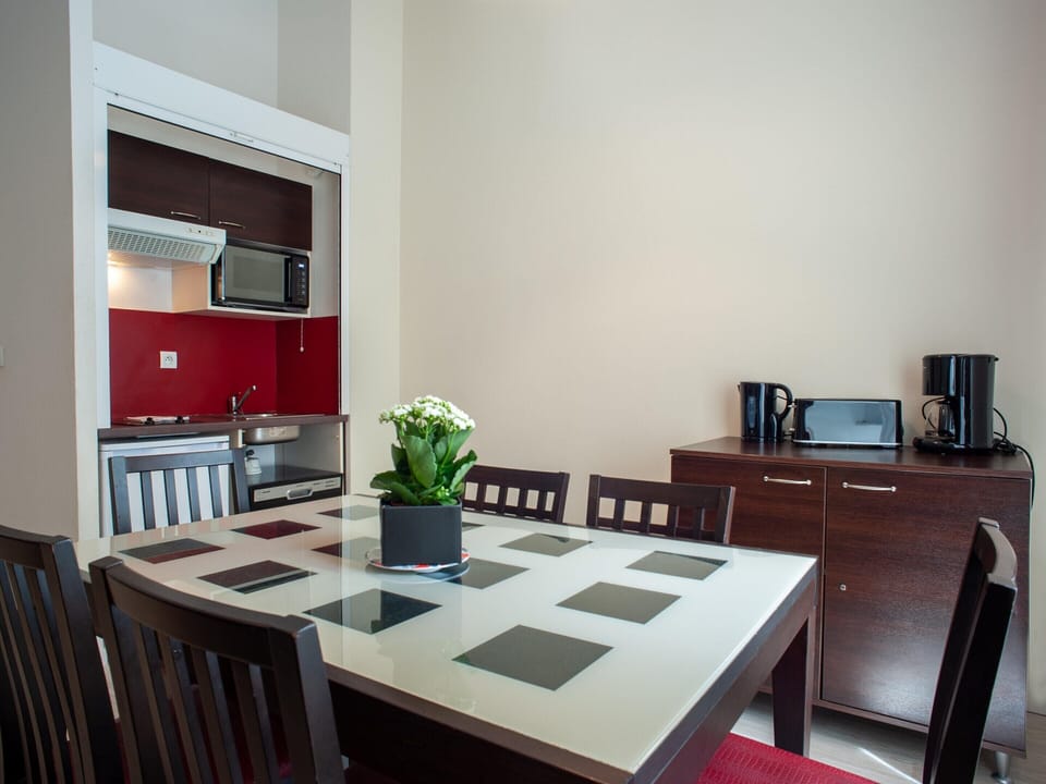 Apartment | Dining