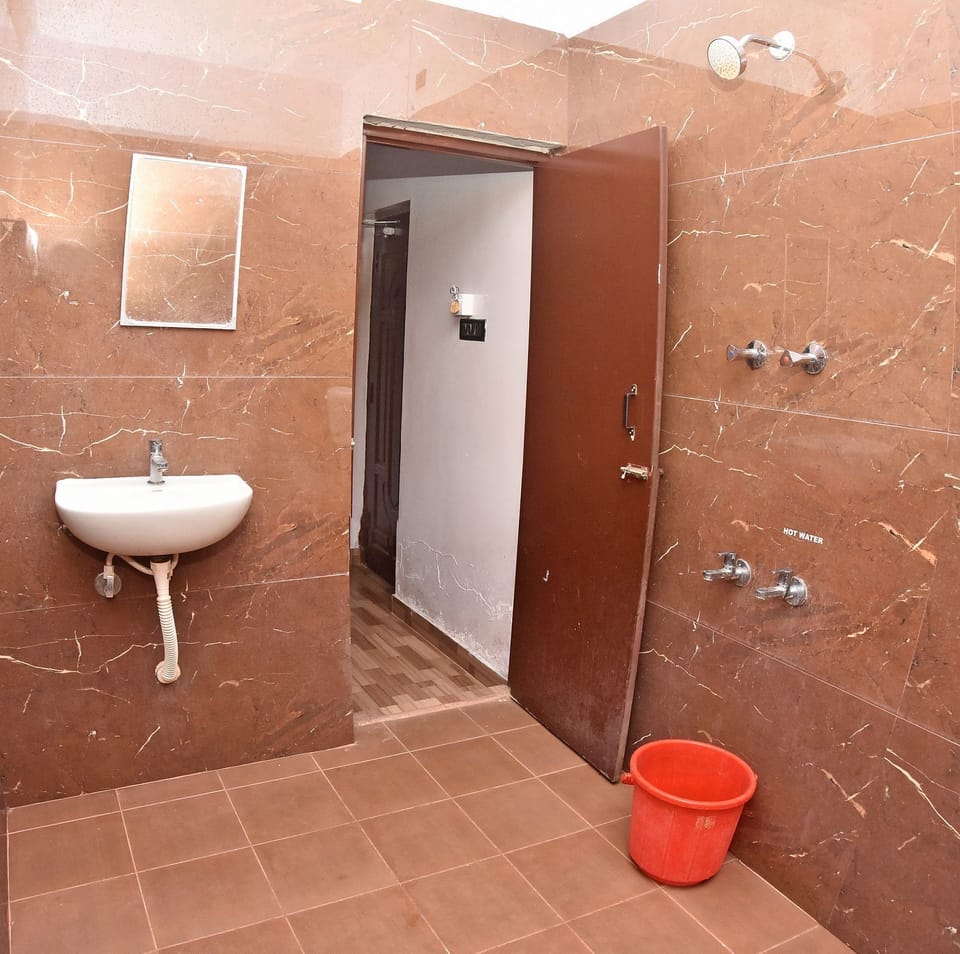Family Room | Bathroom