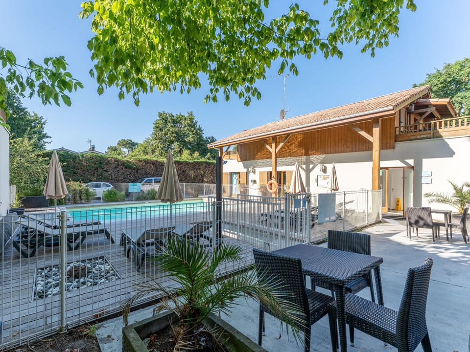 Apartment | Outdoor dining