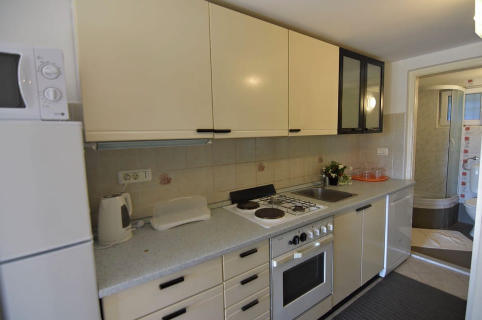Apartment, 1 Bedroom, Terrace, Garden View | Interior