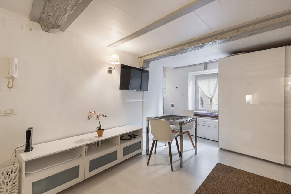 Comfort Apartment | Dining