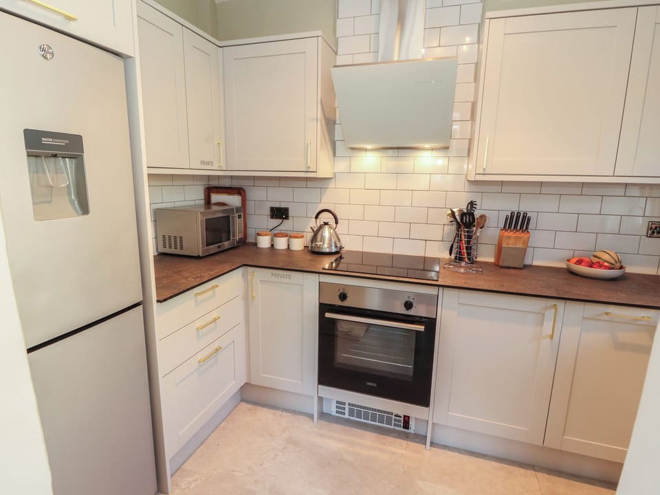 Dishwasher, cookware/dishes/utensils