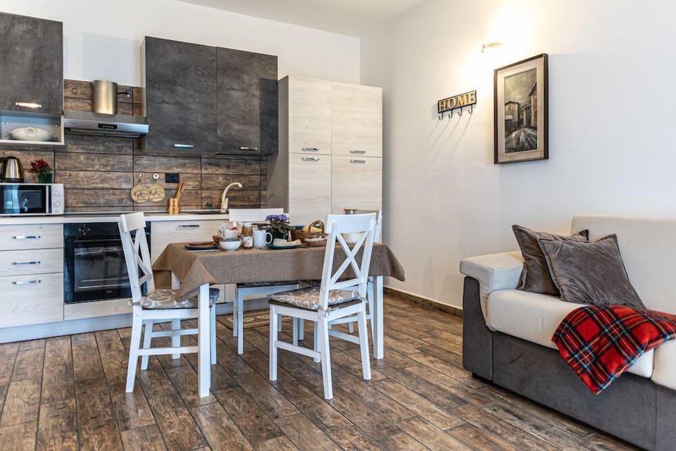 Family Apartment, Balcony, Garden View | Living area