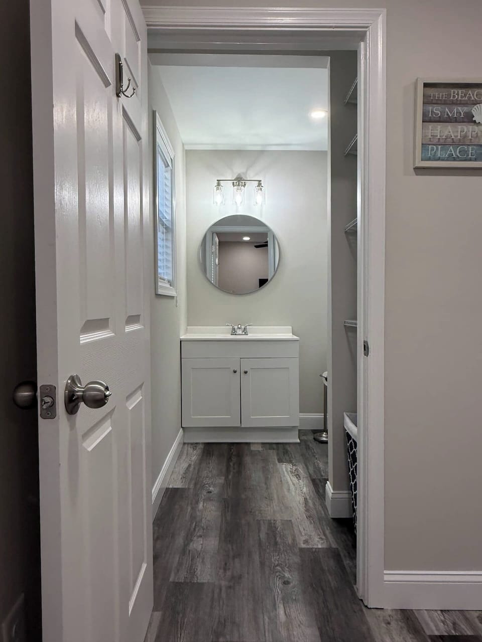 Queen bedroom with full bath-1st floor