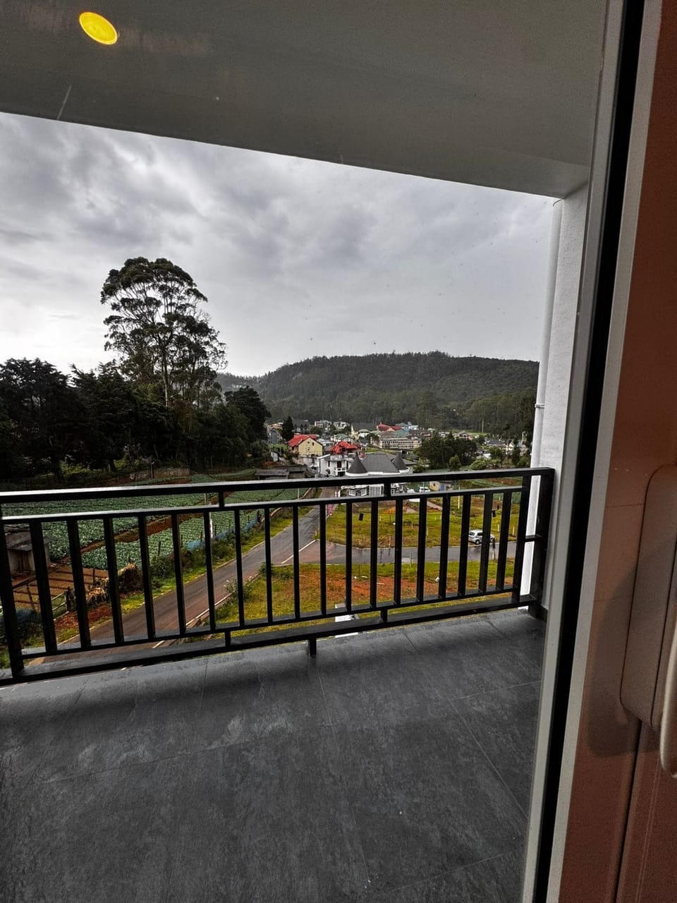 Deluxe Double Room, Balcony, City View | Interior