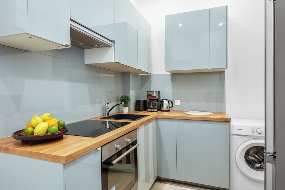 The kitchen is fully equipped to prepare a simple meal 