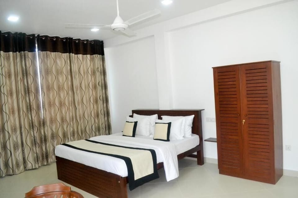 Deluxe Double Room, Balcony, Ocean View | Laptop workspace